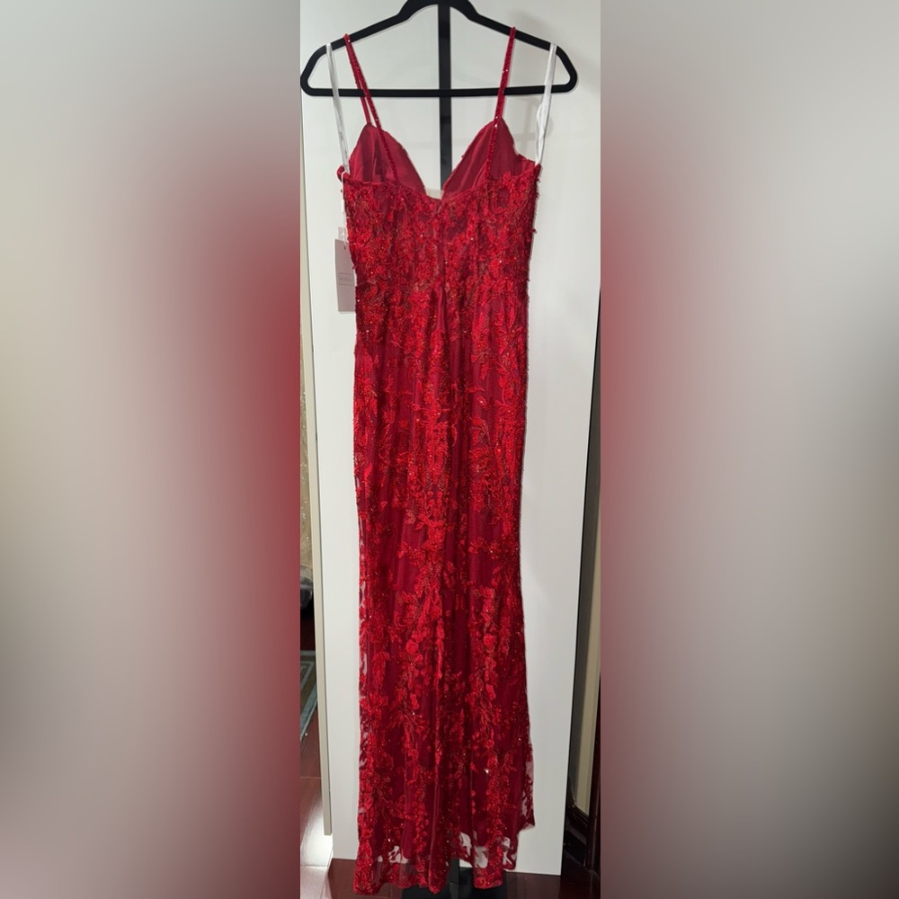 Embellished plunge neckline mermaid gown - Picture 7 of 9